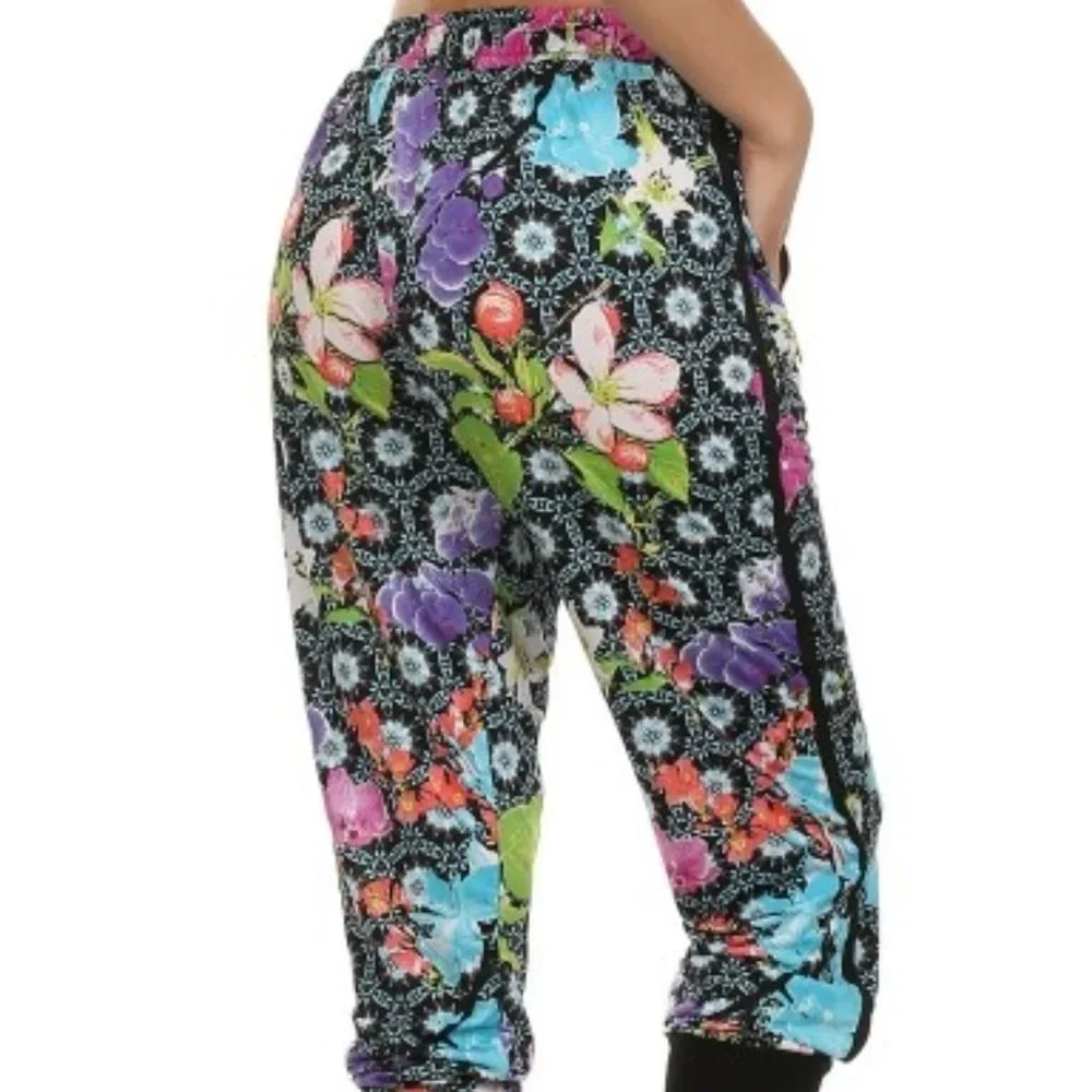 YELETE Women's Floral Jogger. Elastic Waist. Ribbing at Hem. 2 Pockets. Blue - Picture 4 of 5